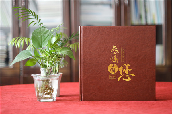 領(lǐng)導(dǎo)工作相冊設(shè)計的內(nèi)容-記錄我們一起前行的足跡